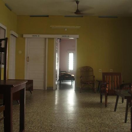 Hotel Bed And Bath For 1-8 People à Thiruvananthapuram Extérieur photo