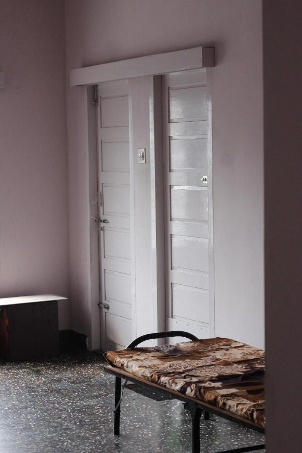 Hotel Bed And Bath For 1-8 People à Thiruvananthapuram Extérieur photo