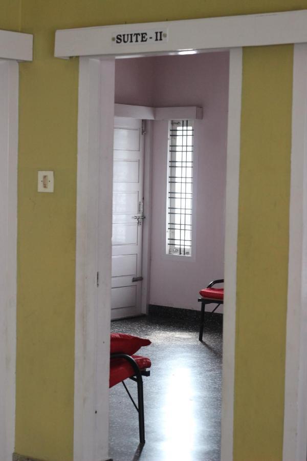 Hotel Bed And Bath For 1-8 People à Thiruvananthapuram Extérieur photo
