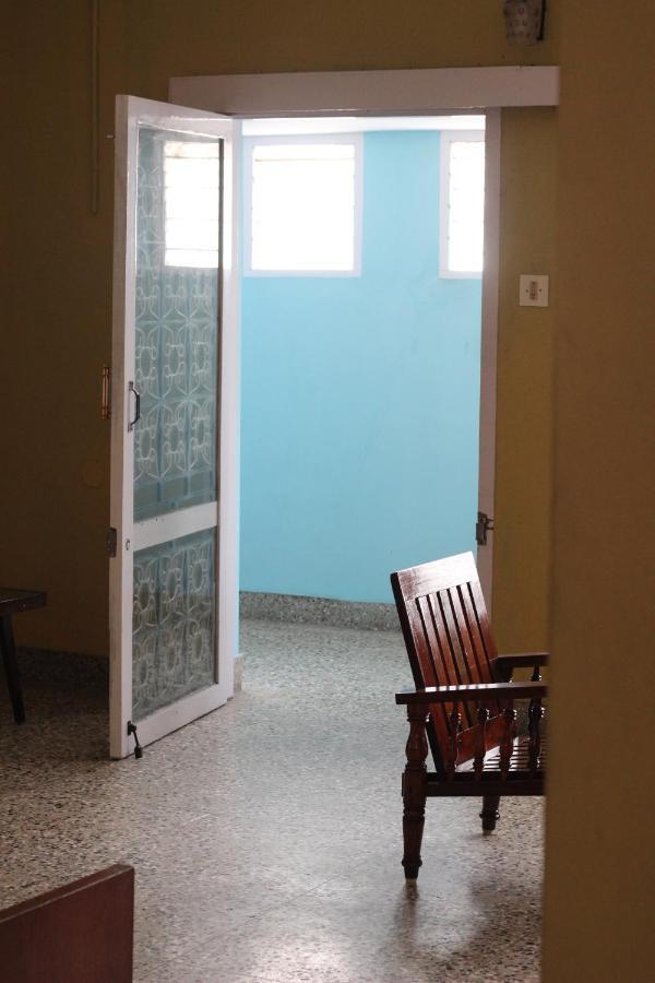 Hotel Bed And Bath For 1-8 People à Thiruvananthapuram Extérieur photo