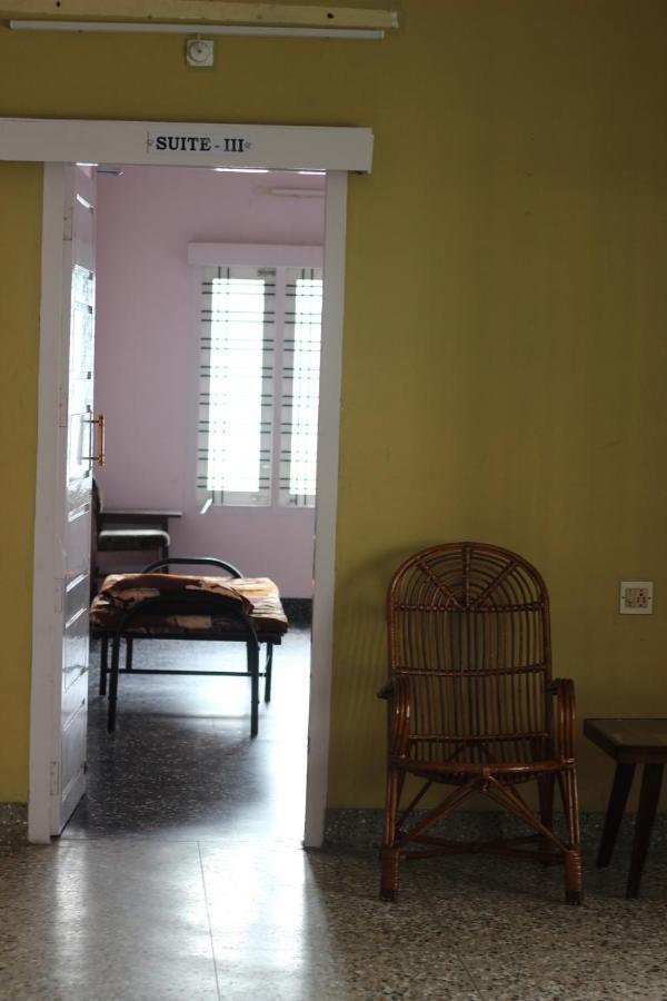 Hotel Bed And Bath For 1-8 People à Thiruvananthapuram Extérieur photo