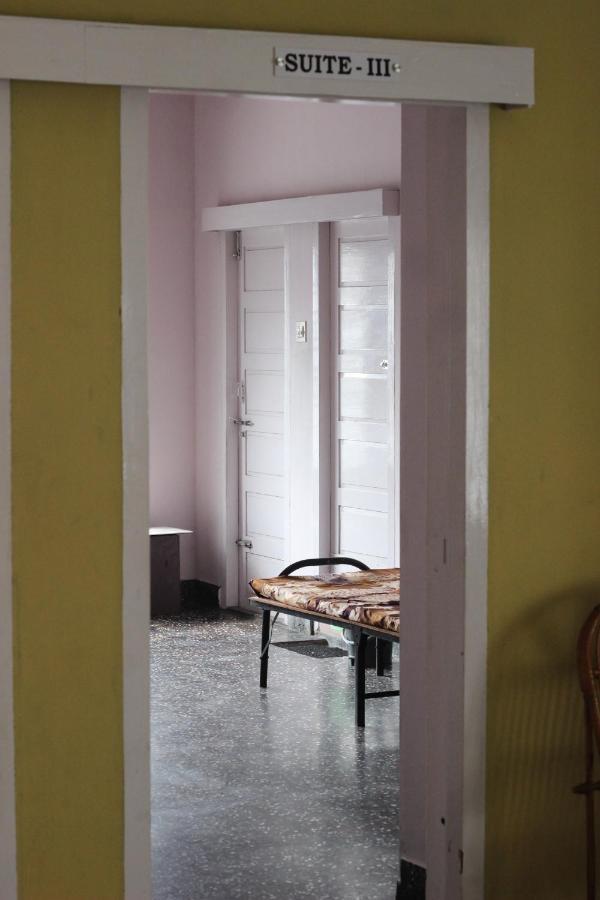 Hotel Bed And Bath For 1-8 People à Thiruvananthapuram Extérieur photo
