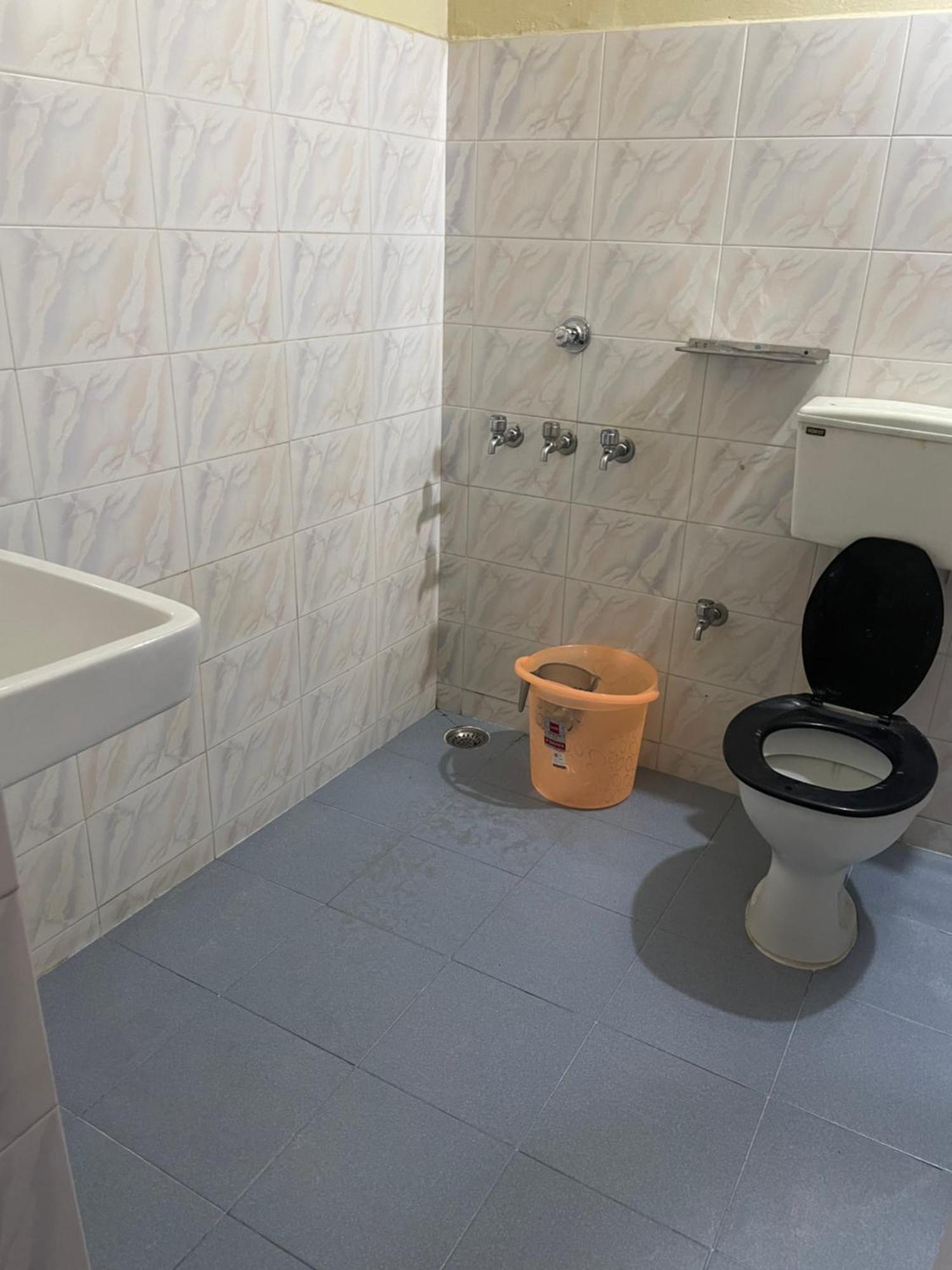 Hotel Bed And Bath For 1-8 People à Thiruvananthapuram Extérieur photo