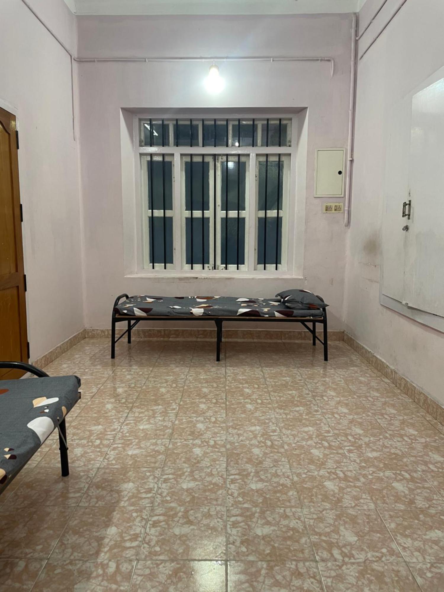 Hotel Bed And Bath For 1-8 People à Thiruvananthapuram Extérieur photo