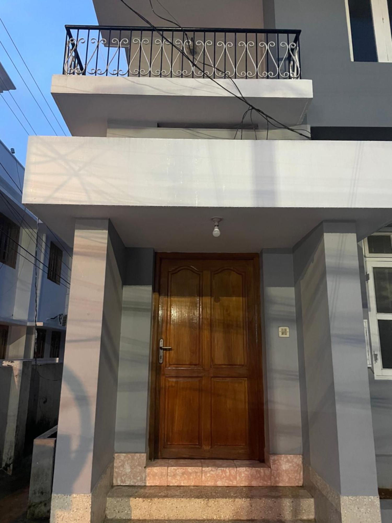 Hotel Bed And Bath For 1-8 People à Thiruvananthapuram Extérieur photo